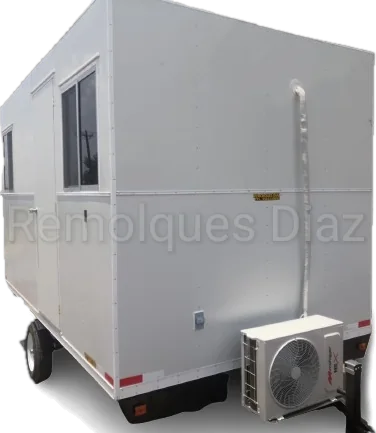 Oficina móvil blanca de Remolques Díaz, con puerta y minisplit